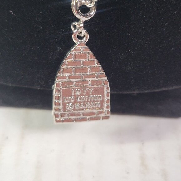 Vintage Sarah Coventry Limited Edition Church Pendant Silver Necklace - Picture 3 of 5